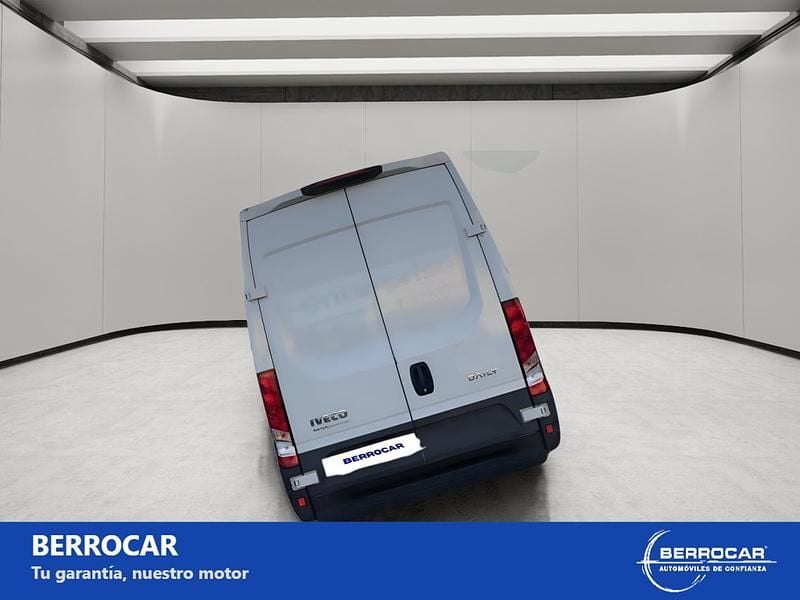 Usado Iveco Daily 176 CV (129 kW) 2023 Blanco Berlina
