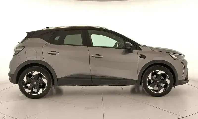 Usado Renault Captur Techno 100 CV (73 kW) 2025 Gris SUV