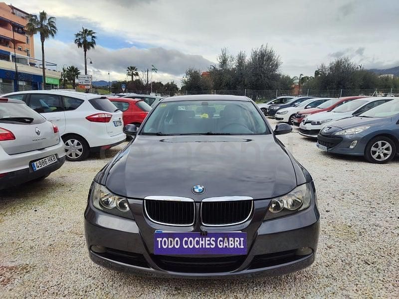 Usado BMW 318 129 CV (94 kW) 2006 Gris / plata Berlina