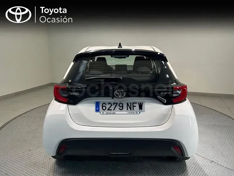 Usado Toyota Yaris Hybrid Active 116 CV (85 kW) 2025 Blanco Berlina