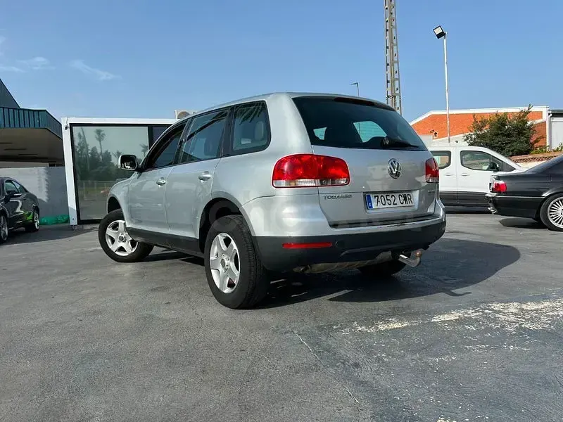 Usado VW Touareg R 174 CV (127 kW) 2004 Gris / plata SUV