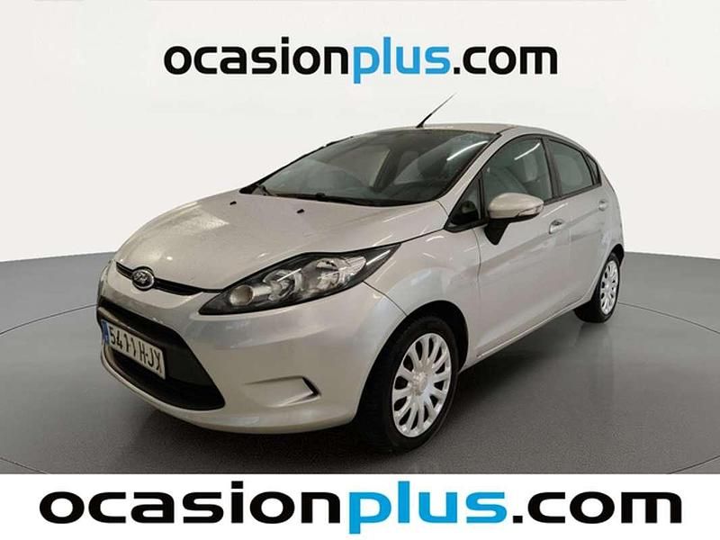 Usado Ford Fiesta Trend 82 CV (60 kW) 2012 Plateado Utilitario