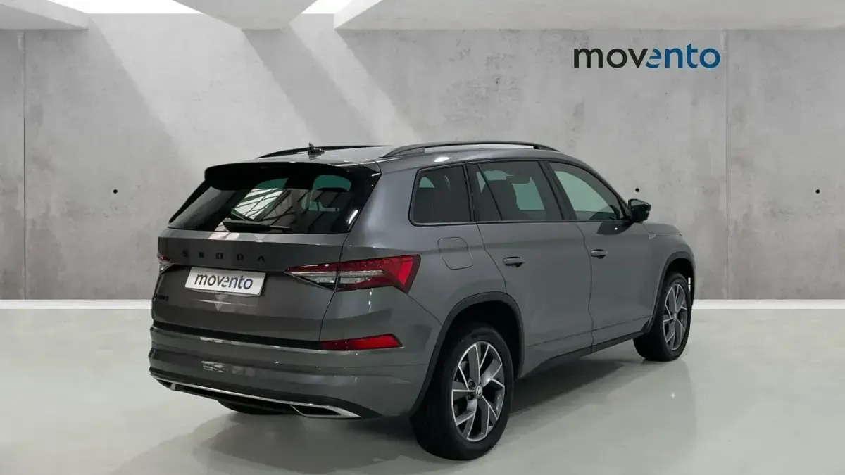 Usado Skoda Kodiaq SportLine 150 CV (110 kW) 2023 Gris / plata SUV