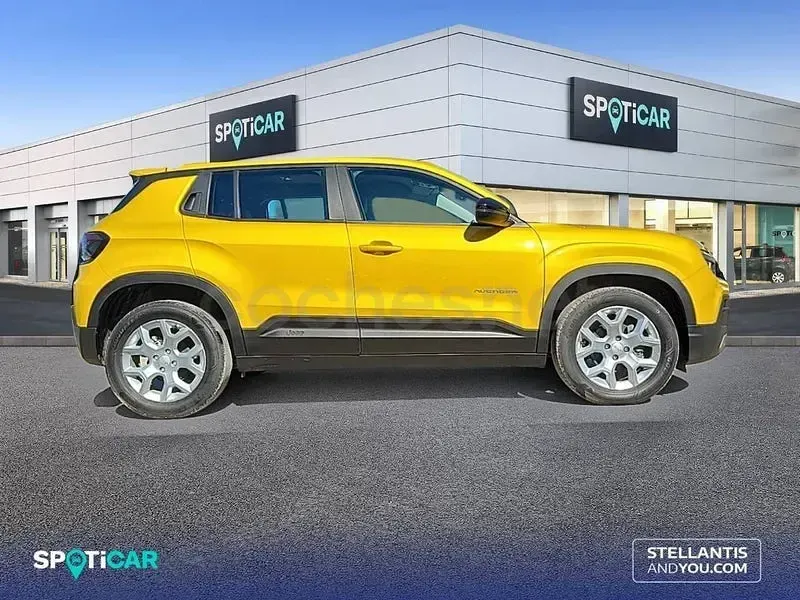 Begagnad Jeep Avenger Altitude 100 HK (73 kW) 2025 Gul SUV