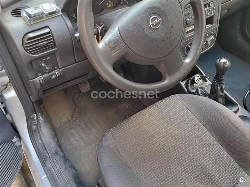 Usado Opel Corsa Edition 80 HP (58 kW) 2004 Cinzento Citadino