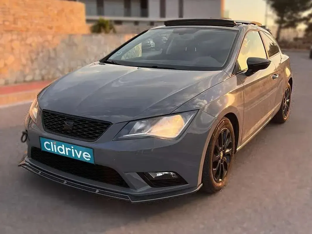 Usado Seat Leon ST Style 110 CV (80 kW) 2014 Gris Familiar