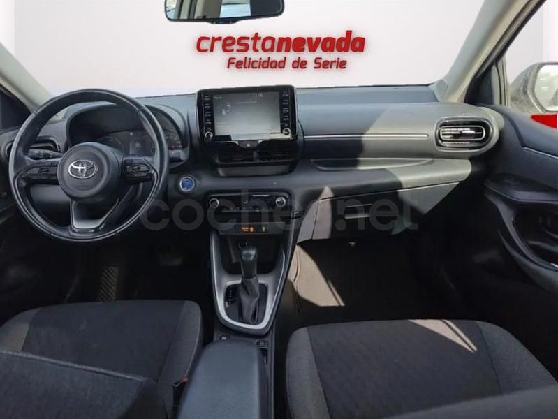 Usado Toyota Yaris Hybrid Active 116 CV (85 kW) 2021 Blanco Berlina