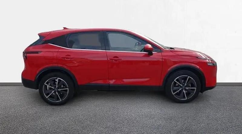 Usado Nissan Qashqai Tekna 158 CV (116 kW) 2023 Yokohama red (sólida) SUV