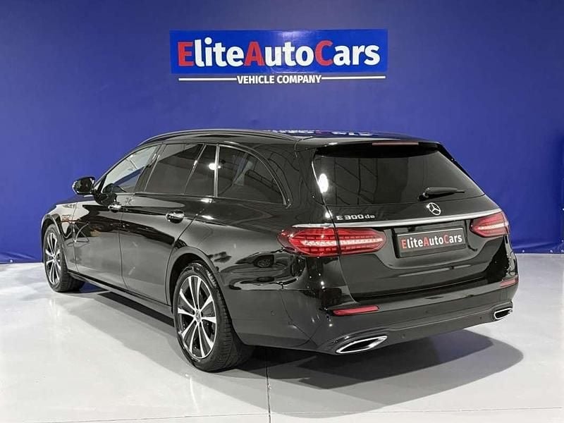Usado Mercedes E300 306 CV (225 kW) 2022 Negro Familiar
