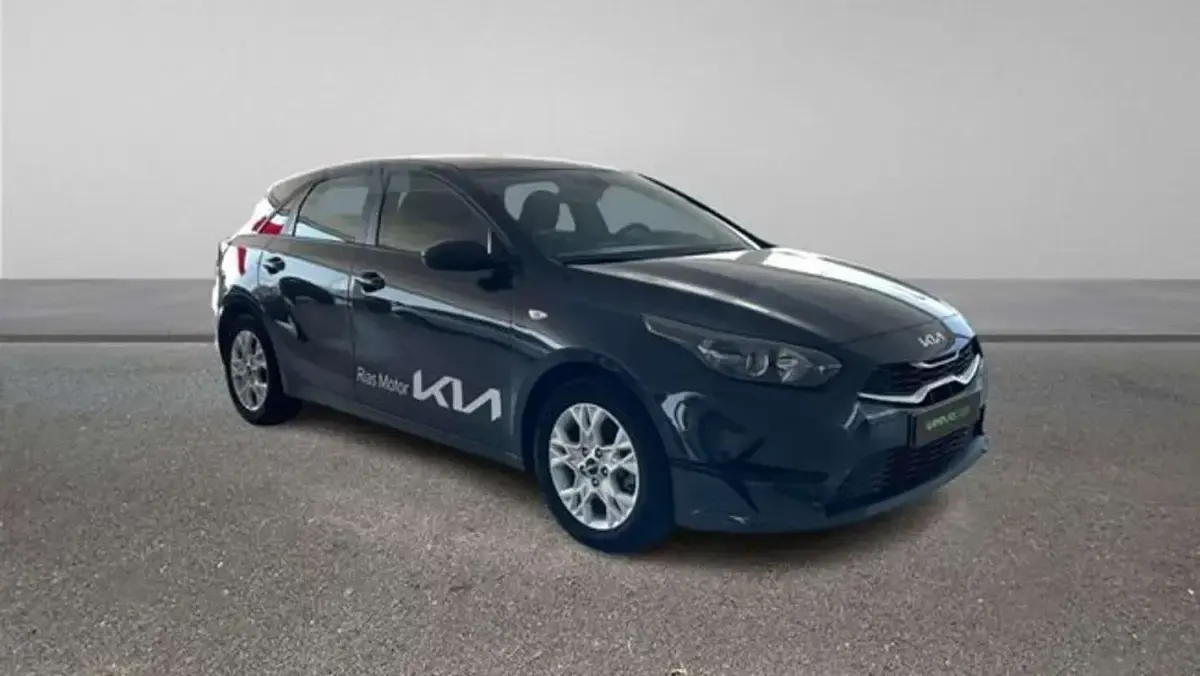 Usado Kia Ceed 120 CV (88 kW) 2023 Gris Utilitario