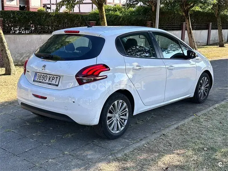Usado Peugeot 208 82 CV (60 kW) 2018 Blanco Utilitario