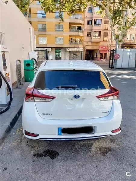 Usado Toyota Auris Hybrid Edition 136 CV (100 kW) 2018 Blanco Berlina
