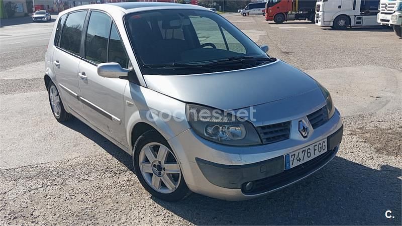 Usado Renault Scénic II 105 CV (77 kW) 2006 Gris / plata Monovolumen