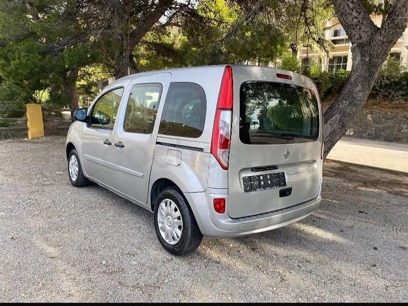 Usado Renault Kangoo Dynamique 110 CV (80 kW) 2014 Gris / plata Monovolumen