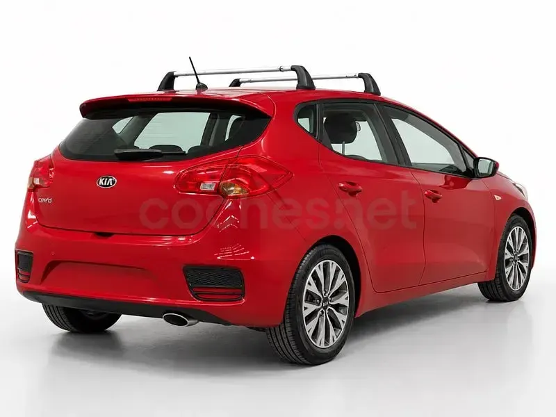 Usado Kia Ceed 100 CV (73 kW) 2016 Granate Utilitario