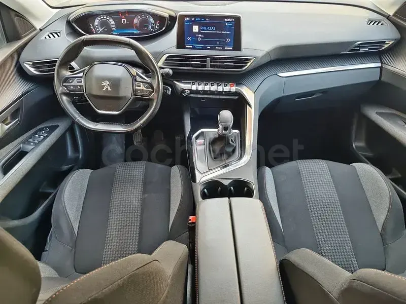 Usado Peugeot 3008 Style 130 CV (95 kW) 2020 Gris / plata SUV
