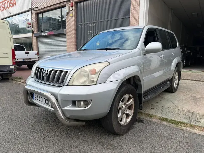 Usado Toyota Land Cruiser 166 CV (122 kW) 2006 Gris / plata SUV