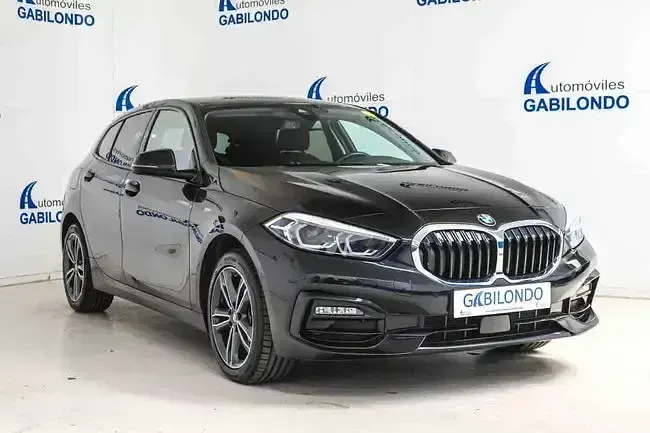 Usado BMW 118 Comfort Edition 136 CV (100 kW) 2024 Negro Utilitario