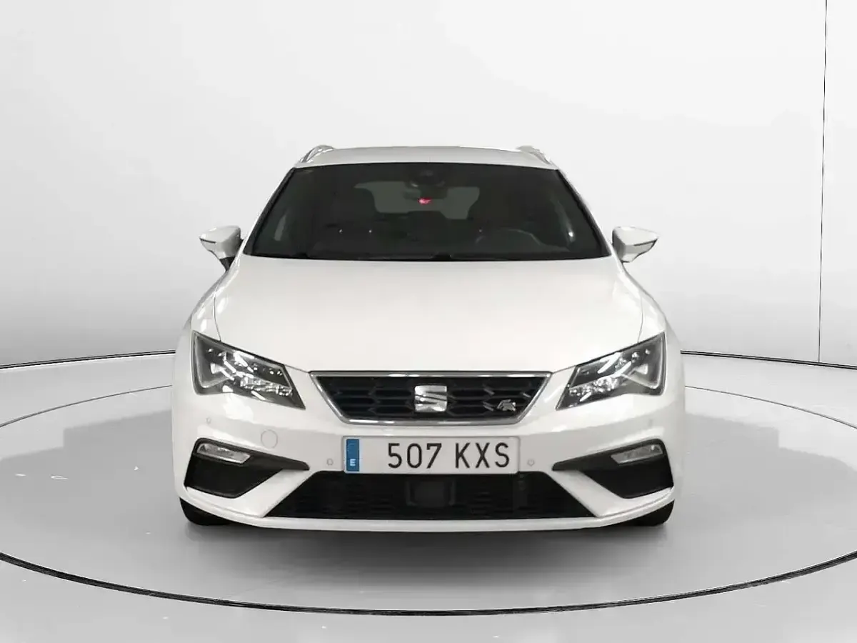 Usado Seat Leon FR 150 CV (110 kW) 2019 Blanco Familiar