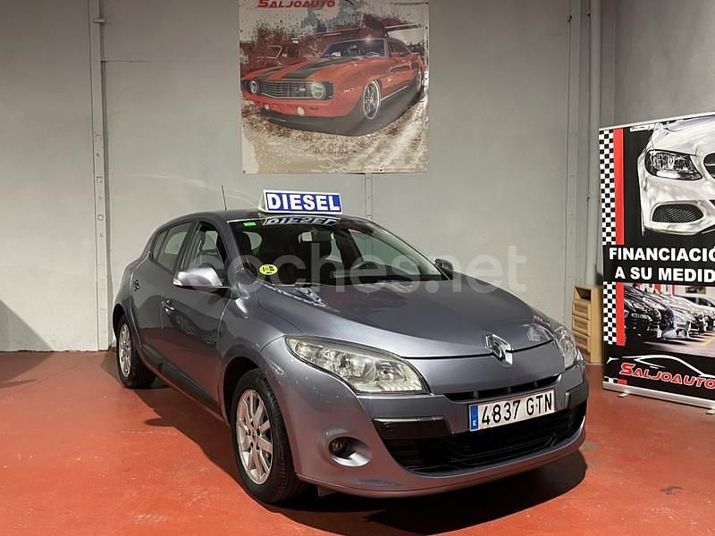Gris / plata Usado 2010 Renault Mégane Berlina | 5750 € (Precio justo) - Imagen 1/4