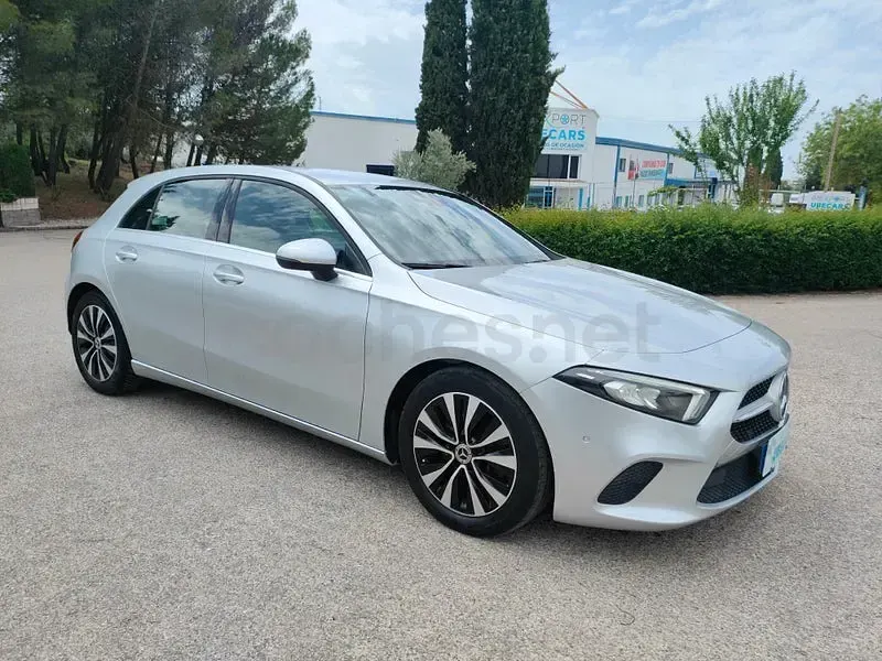 Usado Mercedes A200 150 CV (110 kW) 2021 Gris / plata Berlina