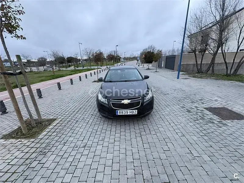 Usado Chevrolet Cruze LS 113 CV (83 kW) 2011 Negro Berlina