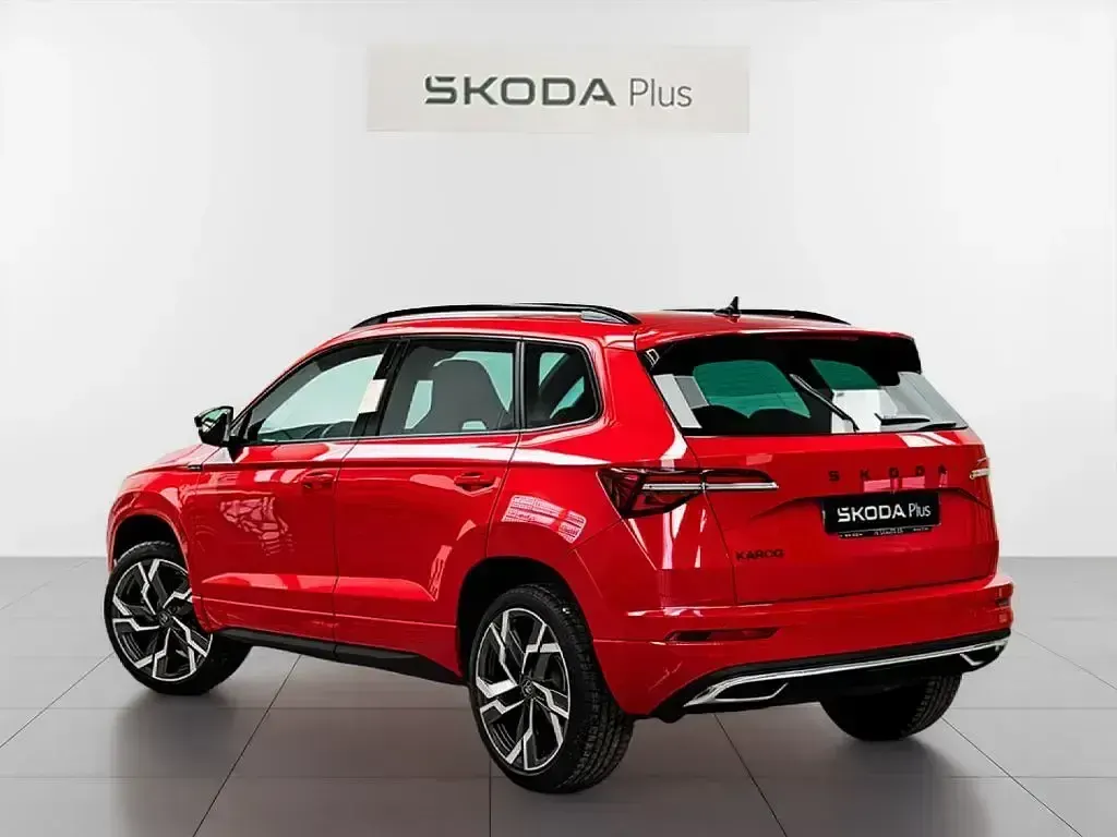 Usado Skoda Karoq SportLine 150 CV (110 kW) 2025 Rojo SUV