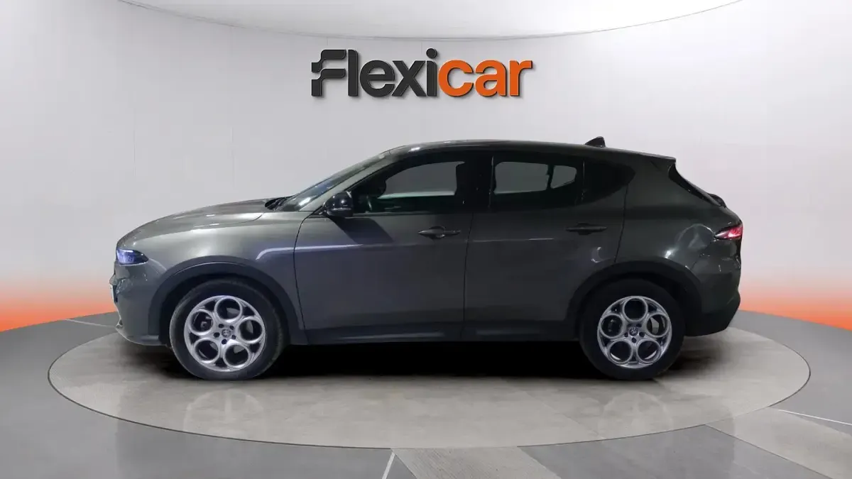 Usado Alfa Romeo Tonale Sprint 131 CV (96 kW) 2023 Gris SUV
