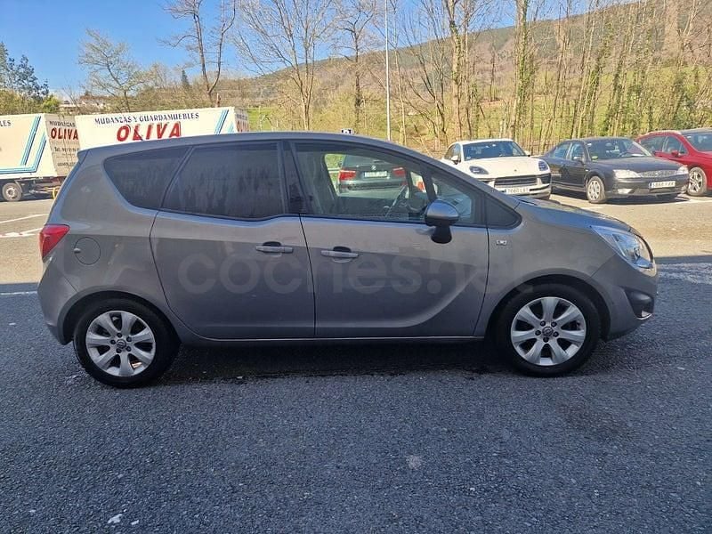 Usado Opel Meriva Excellence 120 CV (88 kW) 2012 Gris / plata Monovolumen
