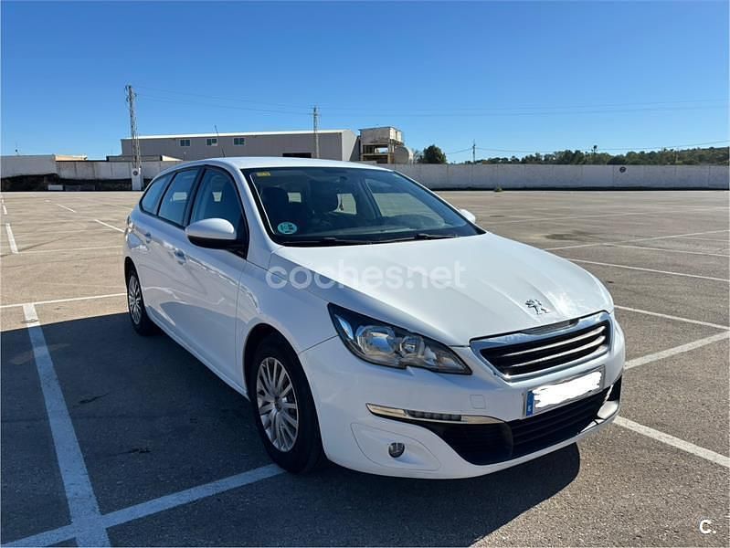 Blanco Usado 2016 Peugeot 308 Business-Line Familiar | 6000 € (Precio justo) - Imagen 1/4