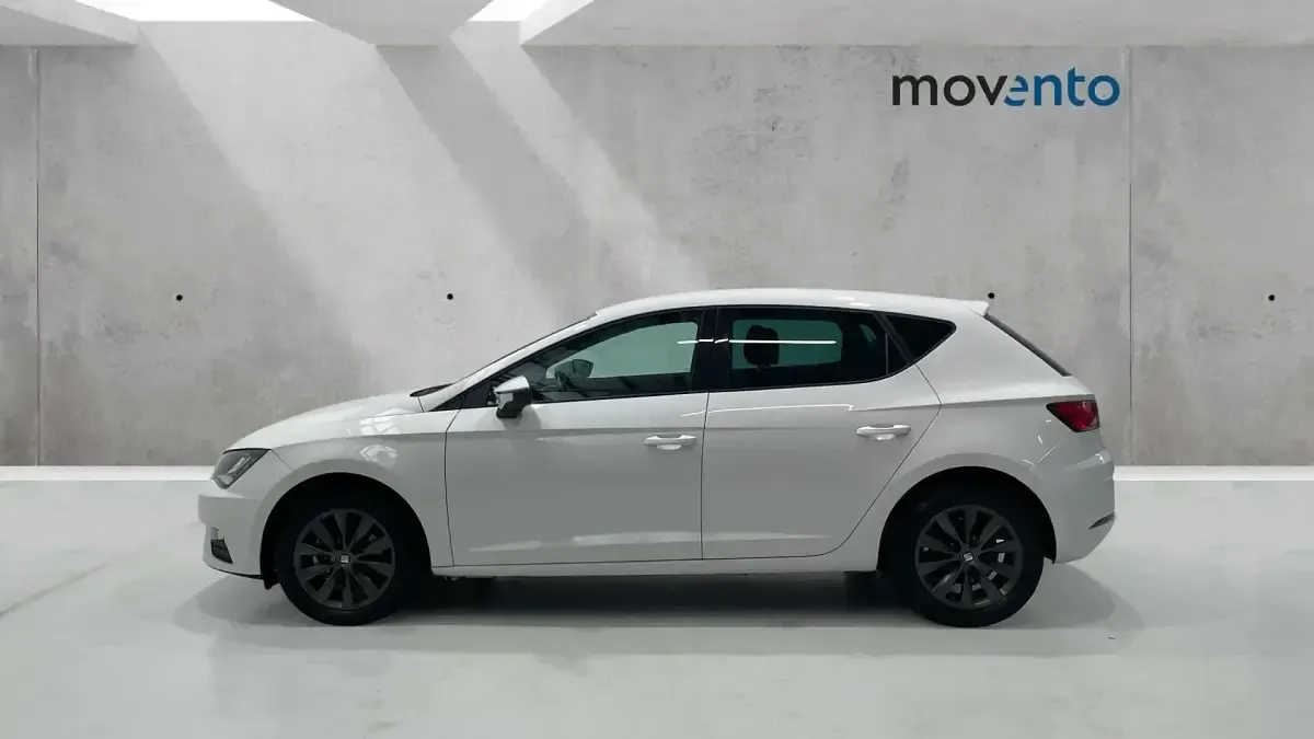 Usado Seat Leon Style 116 CV (85 kW) 2020 Blanco Berlina