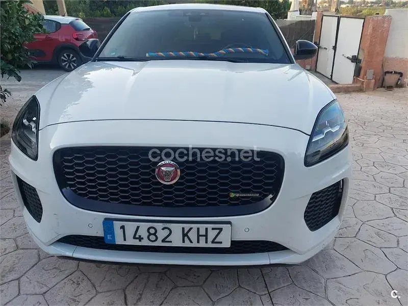 Usado Jaguar E-Pace R-Dynamic 240 CV (176 kW) 2018 Blanco SUV