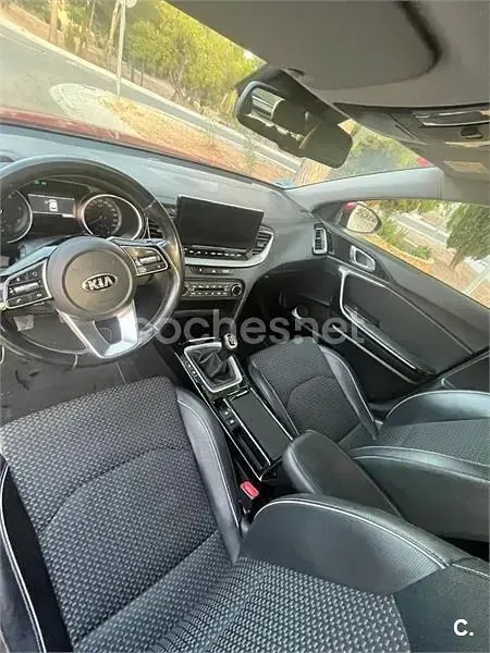 Usado Kia XCeed 115 CV (84 kW) 2020 Granate SUV