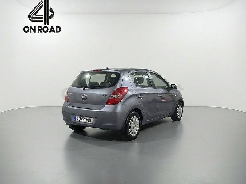 Usado Hyundai i20 Comfort 78 CV (57 kW) 2009 Gris / plata Utilitario