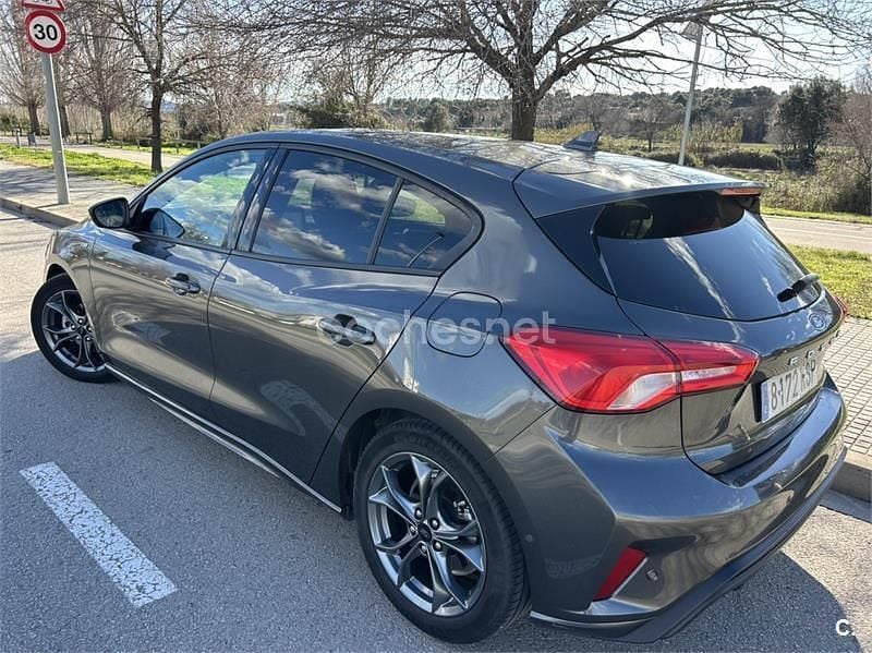 Usado Ford Focus ST-Line 120 CV (88 kW) 2018 Gris / plata Berlina