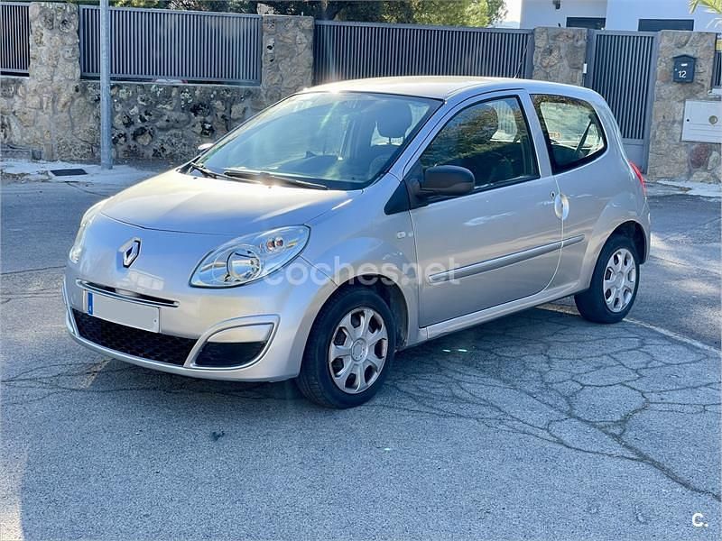 Usado Renault Twingo Authentique 75 CV (55 kW) 2008 Gris / plata Utilitario