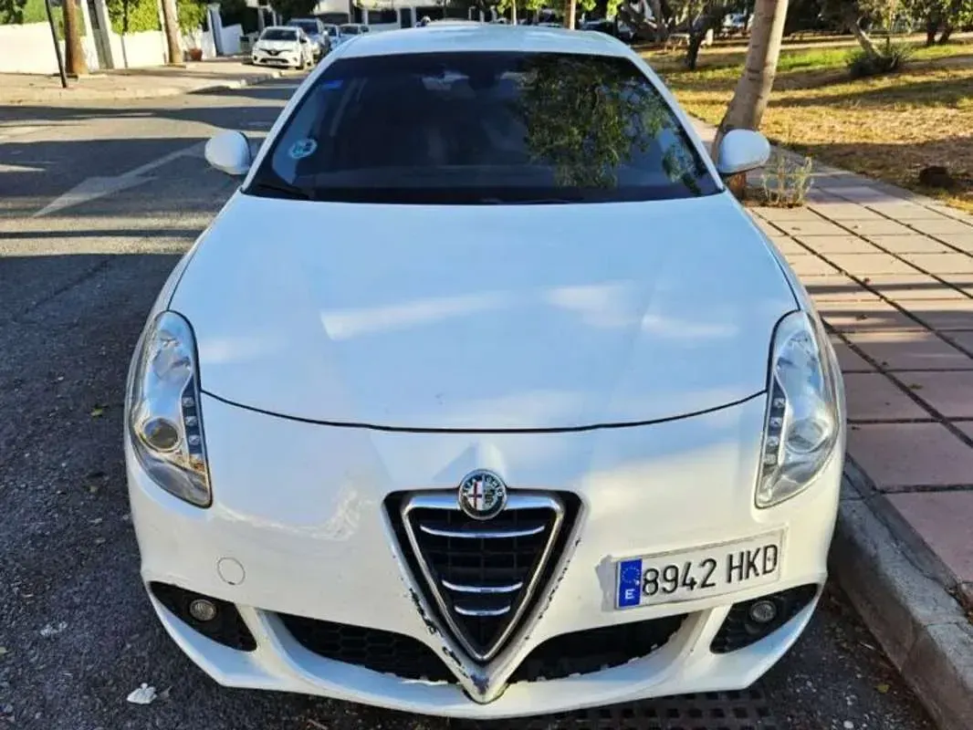 Usado Alfa Romeo Giulietta Distinctive 170 CV (125 kW) 2012 Blanco Utilitario