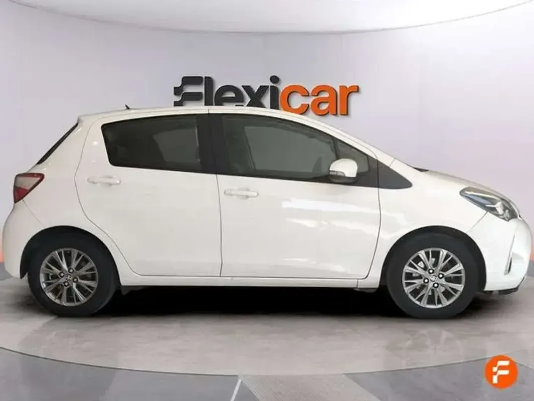 Usado Toyota Yaris Active 69 CV (50 kW) 2019 Blanco Utilitario