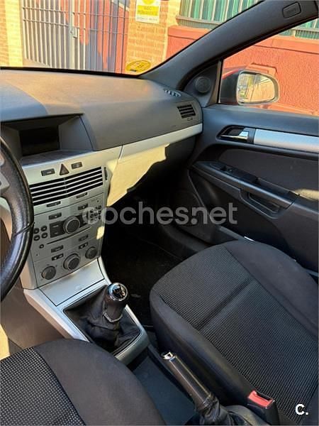 Usado Opel Astra GTC Sport 120 CV (88 kW) 2006 Rojo Berlina