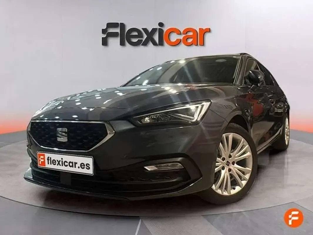 Usado Seat Leon Style 150 CV (110 kW) 2024 Negro Berlina