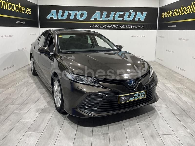 Marrón Usado 2020 Toyota Camry Business Edition Berlina | 20.800 € (Precio justo) - Imagen 1/4