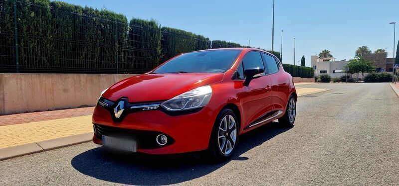 Usado Renault Clio IV Dynamique 90 CV (66 kW) 2014 Rojo Berlina