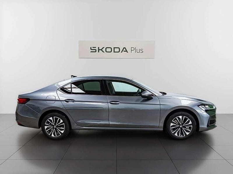 Usado Skoda Superb Selection 204 HP (150 kW) 2025 Cinzento Sedan