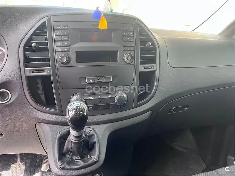Usado Mercedes Vito Marco Polo 114 CV (83 kW) 2015 Gris / plata Van