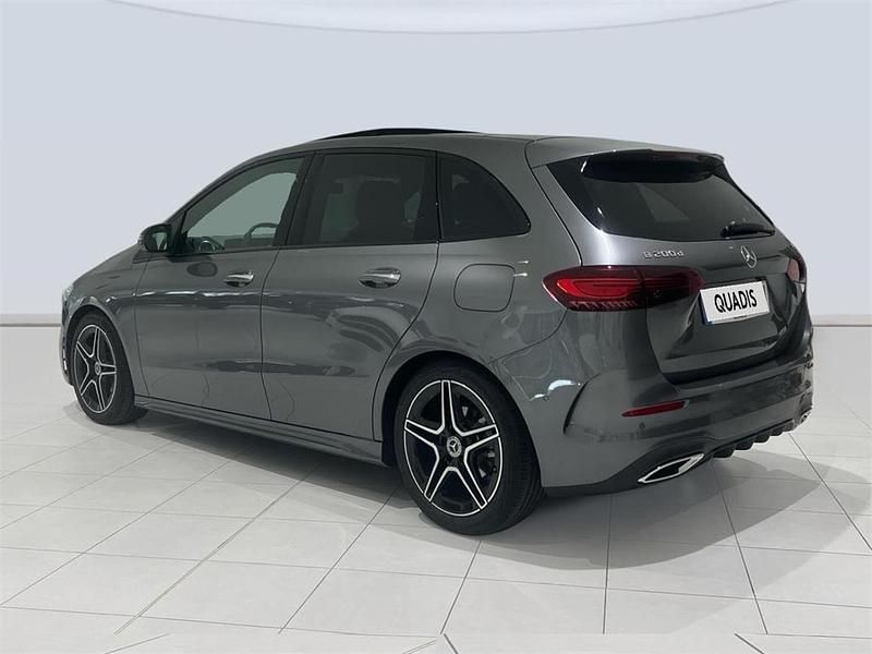 Nuevo Mercedes B200 150 CV (110 kW) 2025 Gris montaña Monovolumen