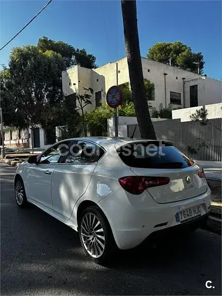 Usado Alfa Romeo Giulietta Progression 140 CV (102 kW) 2012 Blanco Utilitario