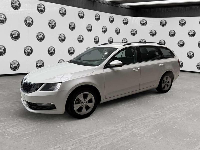 Usado Skoda Octavia Ambition 131 CV (96 kW) 2020 Blanco Familiar