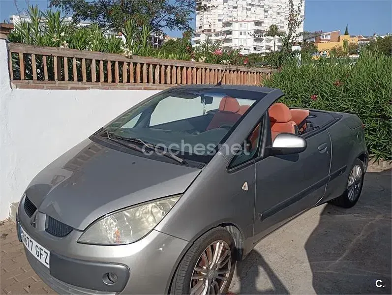 Usado Mitsubishi Colt Invite 109 CV (80 kW) 2008 Gris / plata Descapotable