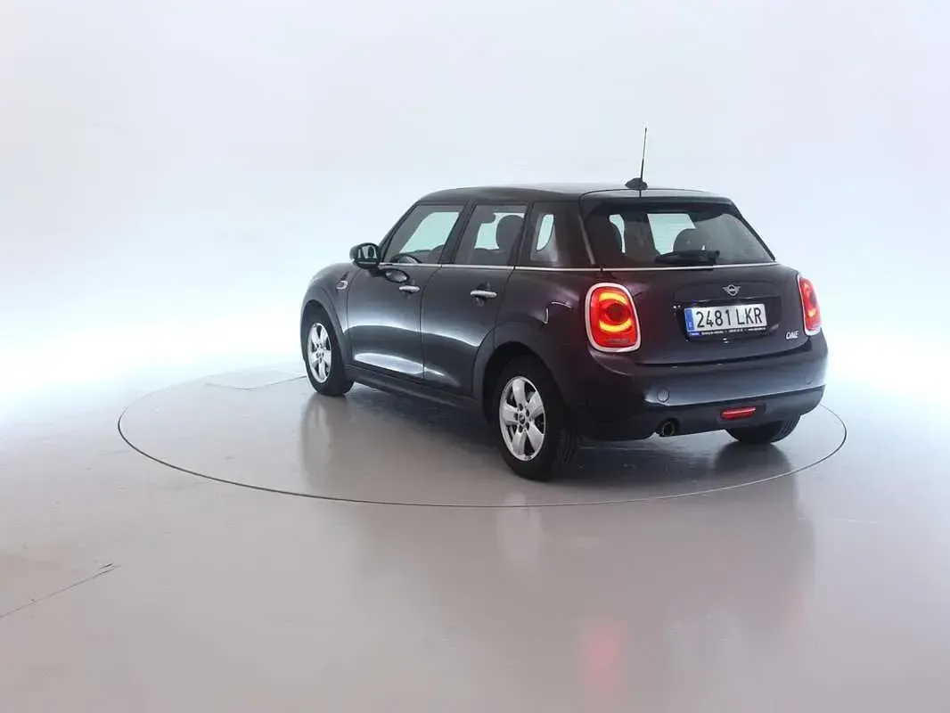 Usado Mini ONE 102 CV (75 kW) 2020 Negro Utilitario