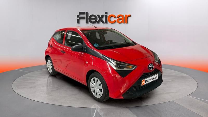 Usado Toyota Aygo X-play 72 CV (52 kW) 2022 Rojo Utilitario